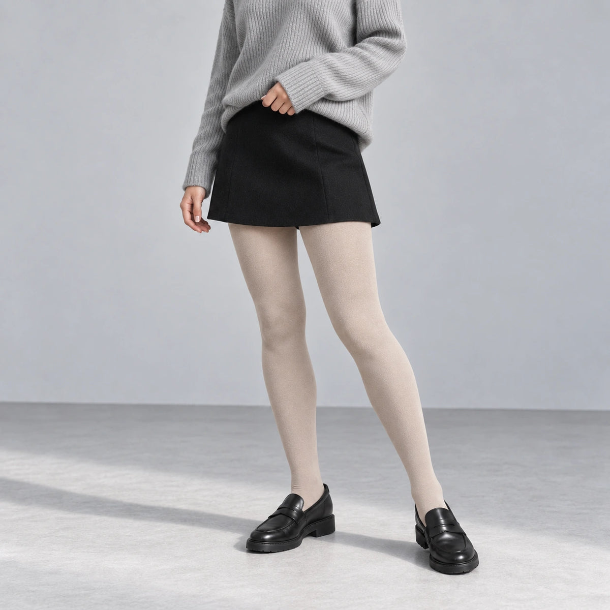 Luma fleece-lined tights in beige, relaxed outfit